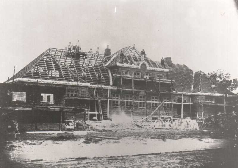 Bygning af Veddum Skole i 1919 deltog Arthur også i