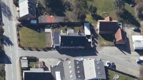 Bakkegaardsvej 12
Indeholder data fra Styrelsen for Dataforsyning og Effektivisering, Skråfoto 2019, hentet marts 2021. https://skraafoto.dataforsyningen.dk/?orientation=north&center=571781.02%2C6292829.1&item=2023_81_06_2_0009_00000712&year=2023&item-2=2023_81_06_2_0009_00000712&year-2=2023