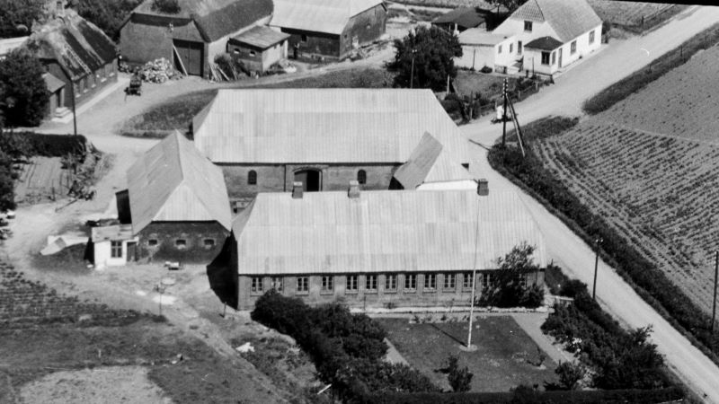 Bakkegaardsvej 8
1948-1952 Aalborg Luftfoto; Det Kgl. Bibliotek.
http://www.kb.dk/danmarksetfraluften/images/luftfo/2011/maj/luftfoto/object1635259