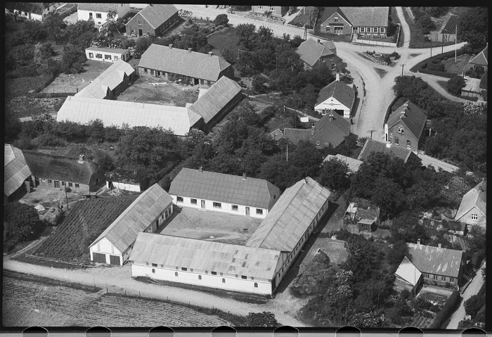 1946
