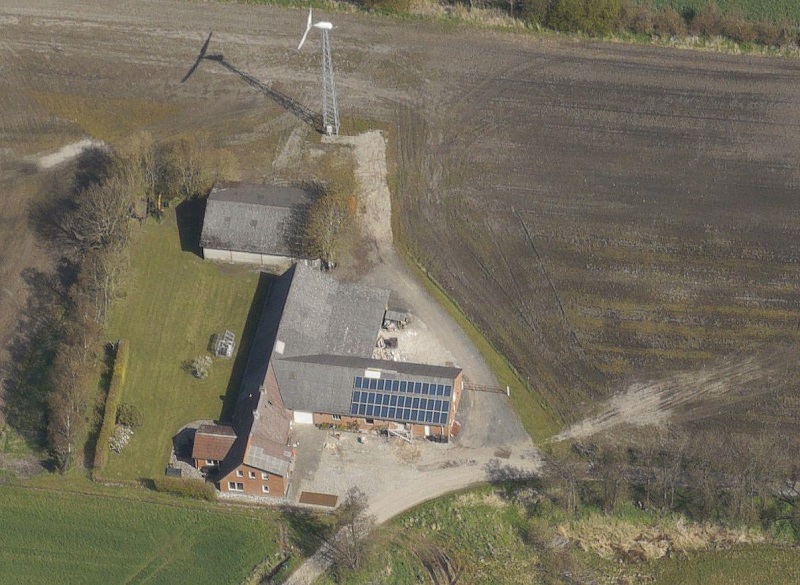 Skråfoto 1/5 2017 fra  Styrelsen for Dataforsyning og Effektivisering, hentet dec. 2018. https://skraafoto.dataforsyningen.dk/viewer.html?orientation=north&center=572865.09%2C6293199.03&item=2021_81_06_2_0013_00002226