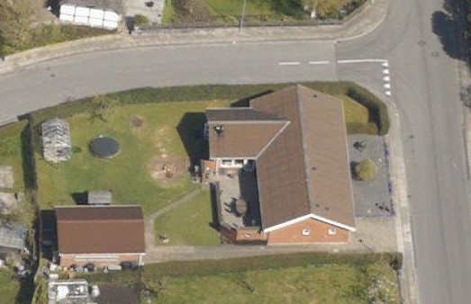 Skråfoto fra Styrelsen for Dataforsyning og Effektivisering 1/5 2017 https://skraafoto.dataforsyningen.dk/?orientation=north&center=571849.85%2C6293117.48