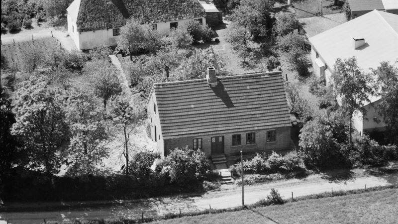 Hos Jens Peter Berthelsen 1959  Luftfoto;  Det Kgl. Bibliotek http://www5.kb.dk/danmarksetfraluften/images/luftfo/2011/maj/luftfoto/object1805290