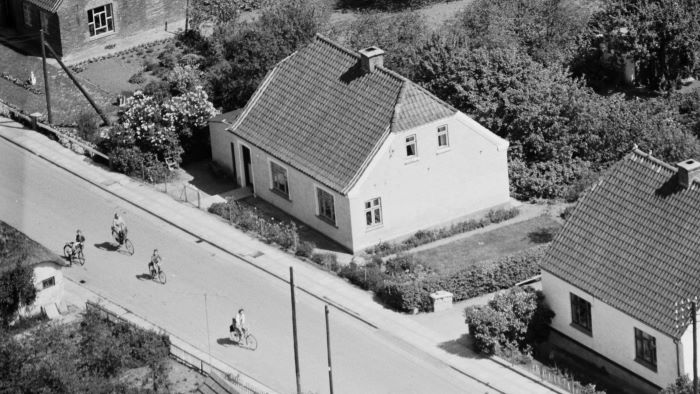 Hos Marinus Ellesen 1959 Sylvest Jensen Luftfoto;  Det Kgl. Bibliotek http://www.kb.dk/danmarksetfraluften/images/luftfo/2011/maj/luftfoto/object1805284