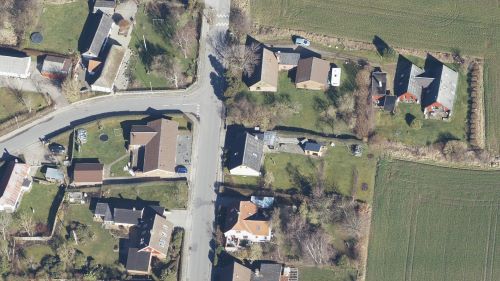 Skråfoto 2019 fra Styrelsen for Dataforsyning og Effektivisering, hentet september 2021. https://skraafoto.dataforsyningen.dk/viewer.html?orientation=north&center=571874.93%2C6293117.08