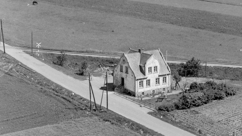 Hyltvej 24
1957 Sylvest Jensen Luftfoto; Det Kgl. Bibliotek.
http://www.kb.dk/danmarksetfraluften/images/luftfo/2011/maj/luftfoto/object2241173