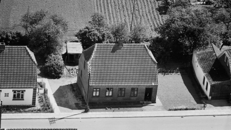 Hyltvej 4
1959 Sylvest Jensen Luftfoto; Det Kgl. Bibliotek.
http://www.kb.dk/danmarksetfraluften/images/luftfo/2011/maj/luftfoto/object1805268