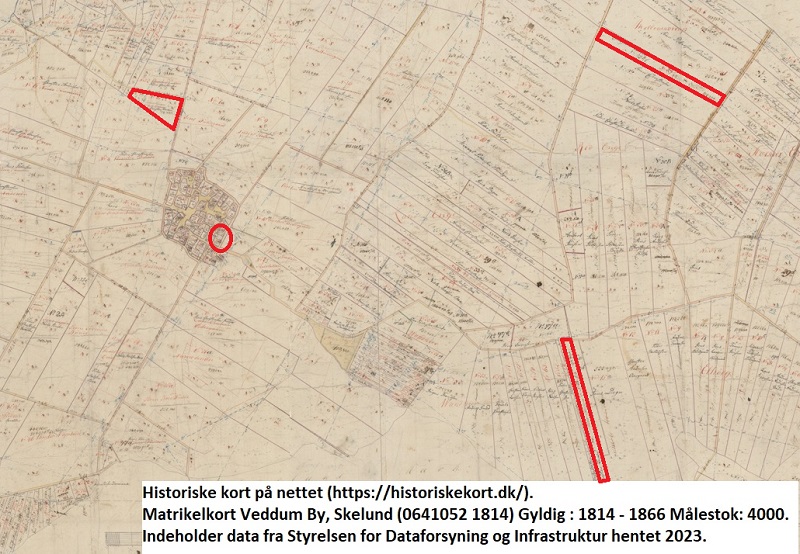 Gården og tilhørende marker. Nr. 49 er rettet til 64 og Lars Degn rettet til Christen Larsen. Historiske kort på nettet (https://historiskekort.dk/). Matrikelkort Veddum By, Skelund (0641052 1814) Gyldig : 1814 - 1866 Målestok: 4000. Indeholder data fra Styrelsen for Dataforsyning og Infrastruktur hentet 2023.