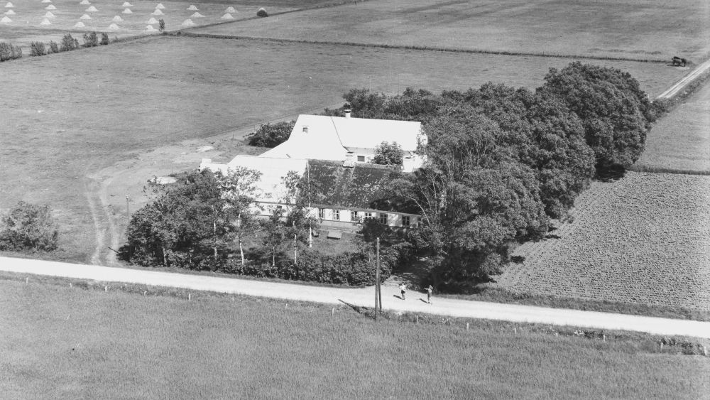 Hos N. Balslev Clausen 1955 Sylvest Jensen Luftfoto;  Det Kgl. Bibliotek https://www.kb.dk/danmarksetfraluften/images/luftfo/2011/maj/luftfoto/object1891590