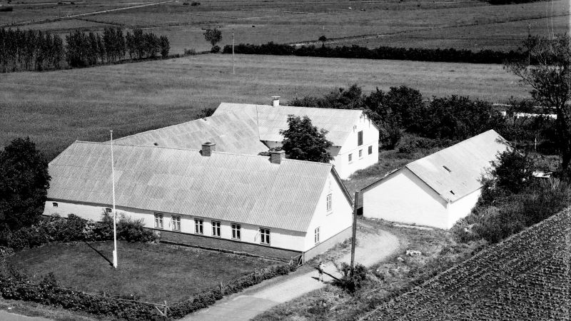 Kærvej 116
1962 Sylvest Jensen Luftfoto; Det Kgl. Bibliotek.
http://www5.kb.dk/danmarksetfraluften/images/luftfo/2011/maj/luftfoto/object1997820