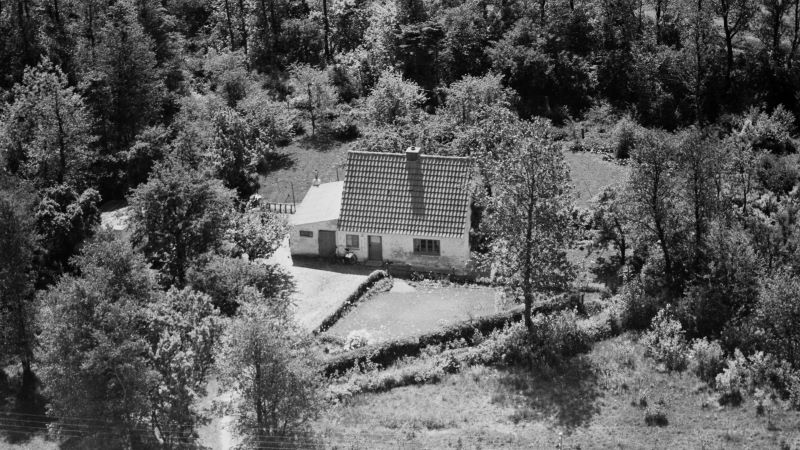 Hos Christen Christensen Bech og Olga Bech 1959 Sylvest Jensen Luftfoto;  Det Kgl. Bibliotek http://www.kb.dk/danmarksetfraluften/images/luftfo/2011/maj/luftfoto/object1778936