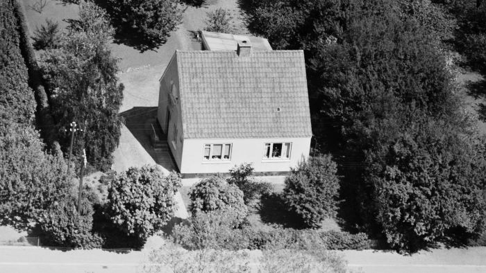 Hos Chr. Astrup 1959  Luftfoto;  Det Kgl. Bibliotek http://www.kb.dk/danmarksetfraluften/images/luftfo/2011/maj/luftfoto/object1805213