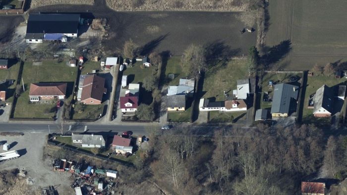 Skråfoto 2021 fra Styrelsen for Dataforsyning og Effektivisering, hentet 17.05.2022. https://skraafoto.dataforsyningen.dk/viewer.html?orientation=north&center=572496.73%2C6292866.24