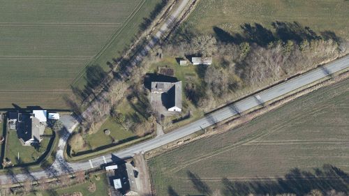 Skråfoto 2019 fra Styrelsen for Dataforsyning og Effektivisering, hentet maj 2021. https://skraafoto.dataforsyningen.dk/viewer.html?orientation=north&center=572732.71%2C6292897.27