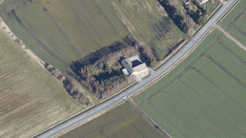 Kærvej 37
Indeholder data fra Styrelsen for Dataforsyning og Effektivisering, Skråfoto 2019, hentet april 2021.
https://skraafoto.dataforsyningen.dk/?orientation=north&center=573681.12%2C6293428.22