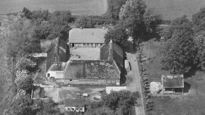 Hos E. Jensen 1946 Sylvest Jensen Luftfoto;  Det Kgl. Bibliotek http://www.kb.dk/danmarksetfraluften/images/luftfo/2011/maj/luftfoto/object1300035