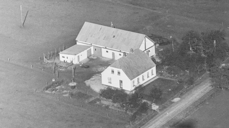 Hos Martin og Kathrine Axelsen 1948 - 1952 Aalborg Luftfoto;  Det Kgl. Bibliotek http://www.kb.dk/danmarksetfraluften/images/luftfo/2011/maj/luftfoto/object1642863