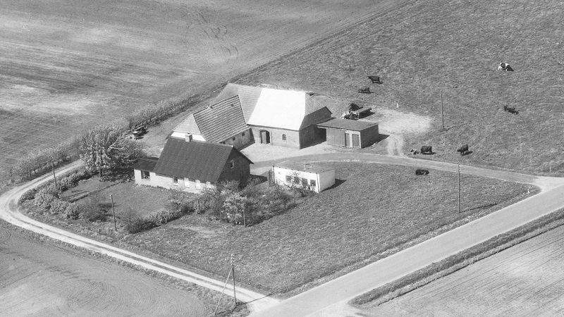 Hos Svend Aage Wittrup Pedersen 1972 Sylvest Jensen Luftfoto;  Det Kgl. Bibliotek https://www.kb.dk/danmarksetfraluften/images/luftfo/2011/maj/luftfoto/object2015263