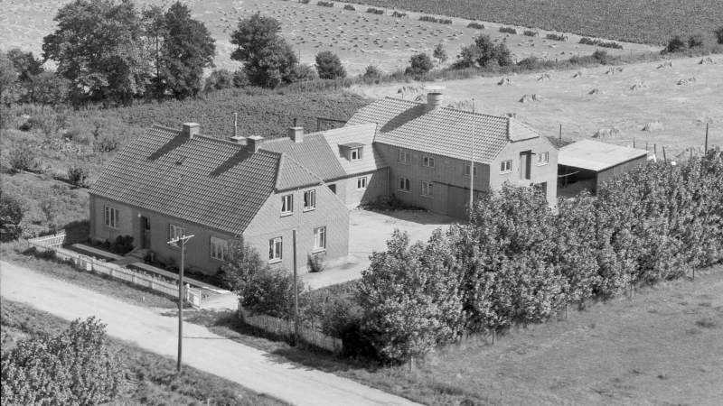 Kærvej 74 1954 Aalborg Luftfoto Id:AAL_00441_013.tif; Det Kgl. Bibliotek
http://www.kb.dk/danmarksetfraluften/images/luftfo/2011/maj/luftfoto/object2205841