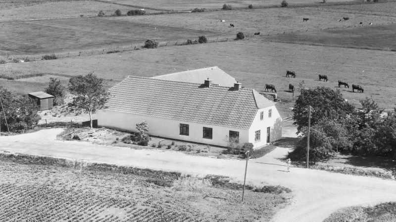 1955 Sylvest Jensen Luftfoto; Det Kgl. Bibliotek.
http://www.kb.dk/danmarksetfraluften/images/luftfo/2011/maj/luftfoto/object1891569