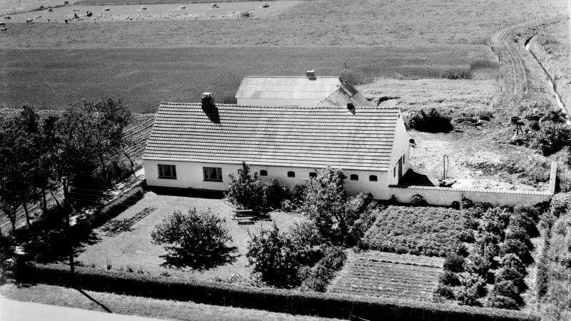 Hos Michael Thomsen 1962 Sylvest Jensen Luftfoto;  Det Kgl. Bibliotek http://www.kb.dk/danmarksetfraluften/images/luftfo/2011/maj/luftfoto/object1997842