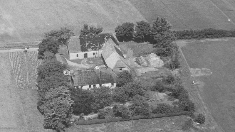 Thomasminde 1946 Sylvest Jensen Luftfoto; Det Kgl. Bibliotek.
http://www5.kb.dk/danmarksetfraluften/images/luftfo/2011/maj/luftfoto/object1300018