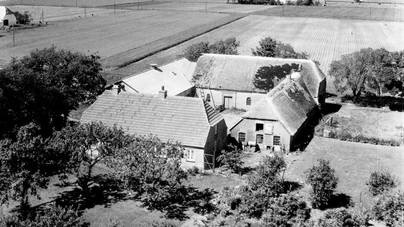 Hos Chr. Sørensen 1962 Sylvest Jensen Luftfoto;  Det Kgl. Bibliotek http://www5.kb.dk/danmarksetfraluften/images/luftfo/2011/maj/luftfoto/object1997853