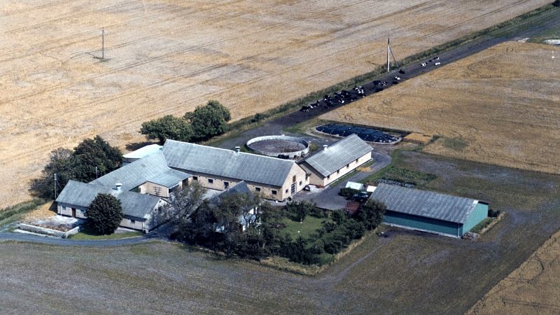 Kærvej 92
1989 Ariel/Dansk Luftfoto; Det Kgl. Bibliotek
http://www5.kb.dk/danmarksetfraluften/images/luftfo/2011/maj/luftfoto/object2095853