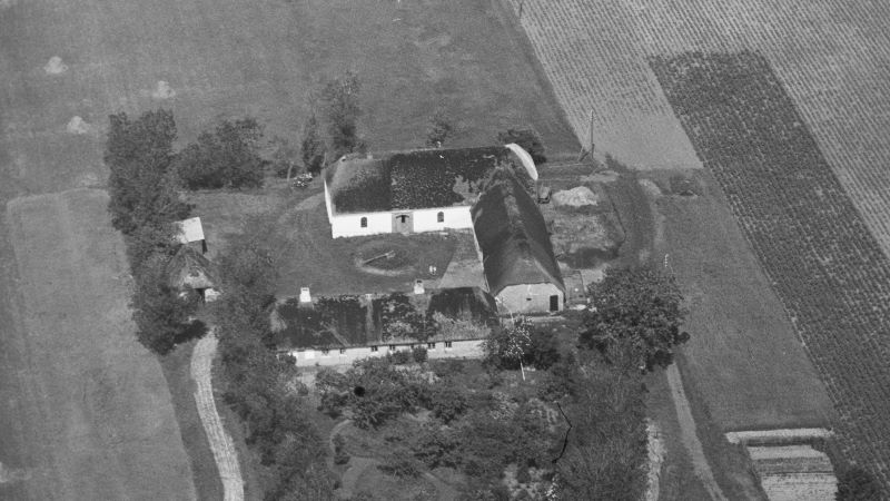 Hos M Akselsen 1946 Sylvest Jensen Luftfoto;  Det Kgl. Bibliotek http://www.kb.dk/danmarksetfraluften/images/luftfo/2011/maj/luftfoto/object1300023