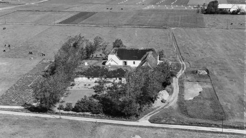 Hos Georg Gülche 1955 Sylvest Jensen Luftfoto;  Det Kgl. Bibliotek http://www.kb.dk/danmarksetfraluften/images/luftfo/2011/maj/luftfoto/object1879262