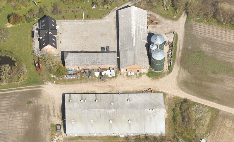 Skråfoto fra Styrelsen for Dataforsyning og Effektivisering 1/5 2017 https://skraafoto.dataforsyningen.dk/?orientation=north&center=569265.09%2C6291667.67. Hentet dec.2018.