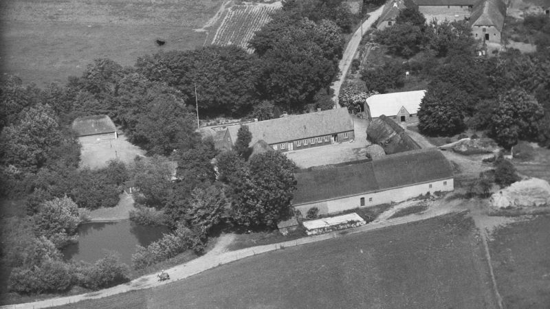 1946 Sylvest Jensen Luftfoto; Det Kgl. Bibliotek http://www.kb.dk/danmarksetfraluften/images/luftfo/2011/maj/luftfoto/object1300073 