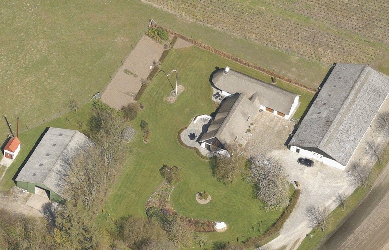 Skråfoto 1/5 2017 fra Styrelsen for Dataforsyning og Effektivisering, CC BY 4.0, https://skraafoto.dataforsyningen.dk/?orientation=north&center=569335.4%2C6291747.89