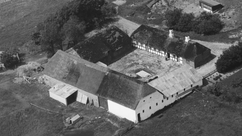 Hos Ingemann Eskildsen 1946 Sylvest Jensen Luftfoto;  Det Kgl. Bibliotek http://www.kb.dk/danmarksetfraluften/images/luftfo/2011/maj/luftfoto/object1300087