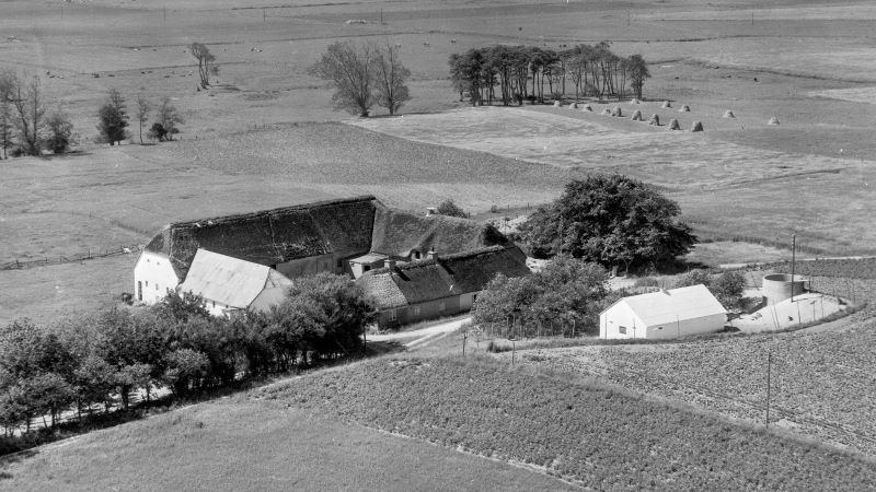 Hos Svend Hald 1955 Sylvest Jensen Luftfoto;  Det Kgl. Bibliotek http://www.kb.dk/danmarksetfraluften/images/luftfo/2011/maj/luftfoto/object1882018