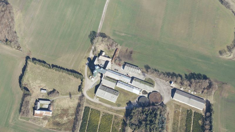 Skråfoto 2019 fra Styrelsen for Dataforsyning og Effektivisering, hentet juni 2021. https://skraafoto.dataforsyningen.dk/viewer.html?orientation=north&center=569671.03%2C6291251.69