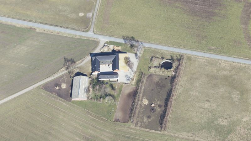 Skråfoto 2019 fra Styrelsen for Dataforsyning og Effektivisering, hentet juni 2021. https://skraafoto.dataforsyningen.dk/viewer.html?orientation=north&center=570038.79%2C6291739.76