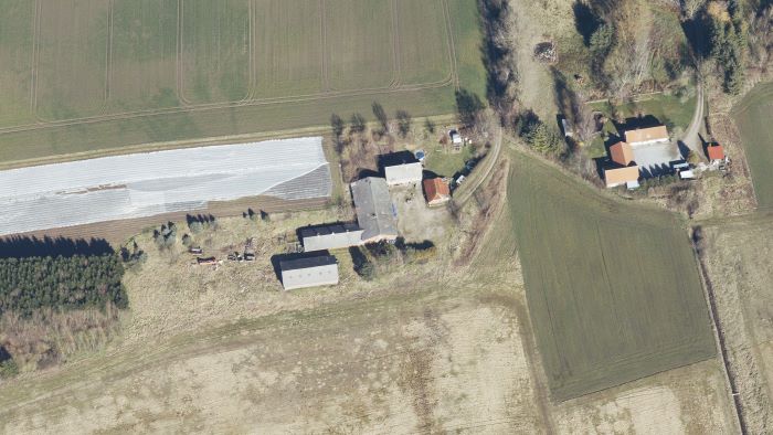 Skråfoto 2019 fra Styrelsen for Dataforsyning og Effektivisering, hentet august 2021. https://skraafoto.dataforsyningen.dk/viewer.html?orientation=north&center=570590.1%2C6291258.89