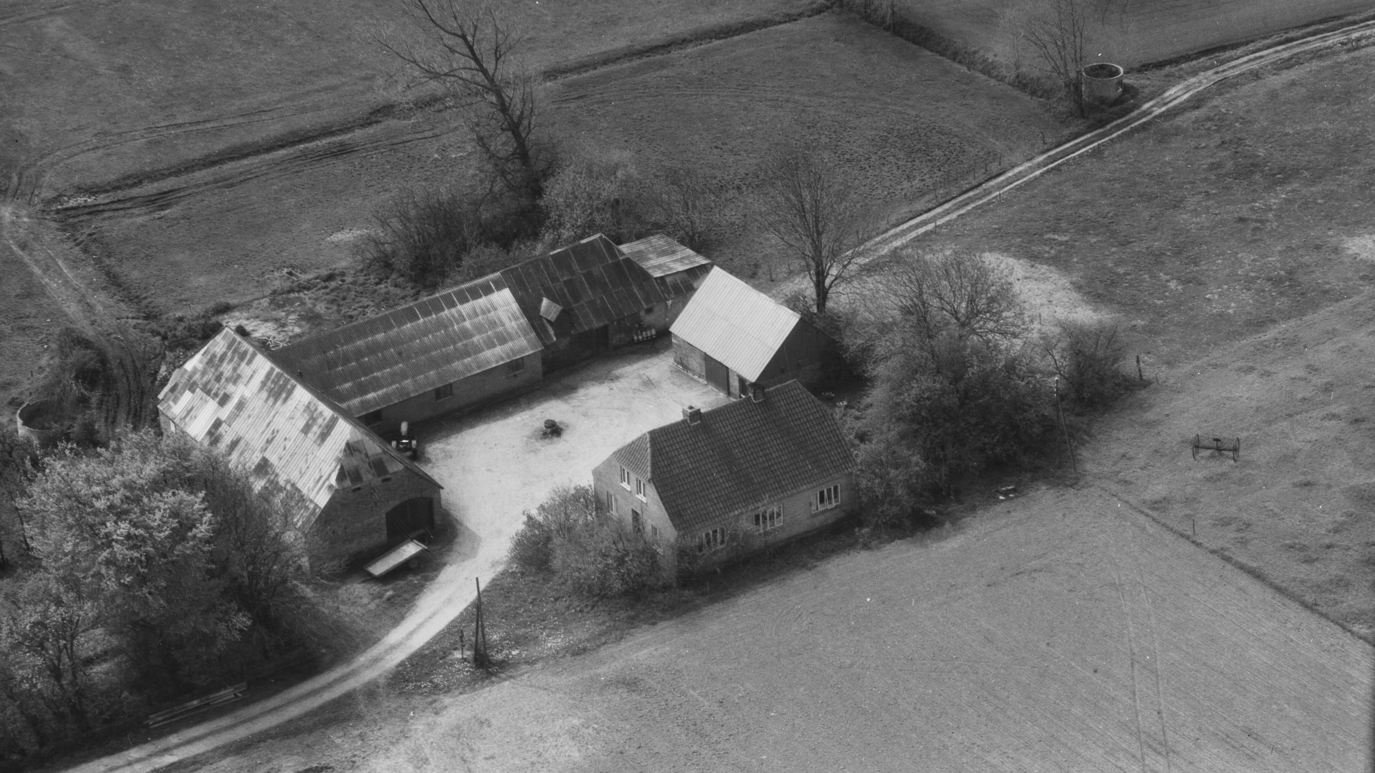 Hos Niels Kristian Jensen 1972 Sylvest Jensen Luftfoto;  Det Kgl. Bibliotek https://www.kb.dk/danmarksetfraluften/images/luftfo/2011/maj/luftfoto/object2026512