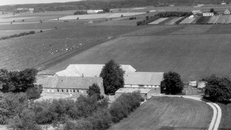  1963  Luftfoto;  Det Kgl. Bibliotek http://www5.kb.dk/danmarksetfraluften/images/luftfo/2011/maj/luftfoto/object2218587
