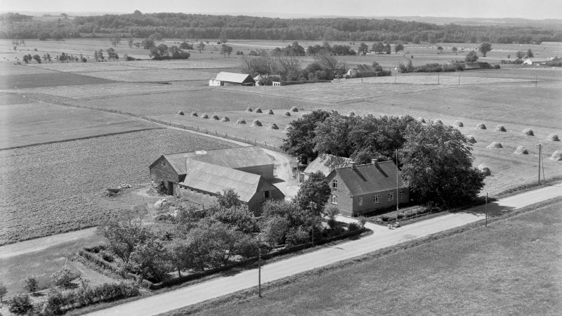 Korupvej 62
Bakkely 1955 Sylvest Jensen Luftfoto; Det Kgl. Bibliotek.
http://www.kb.dk/danmarksetfraluften/images/luftfo/2011/maj/luftfoto/object1882027