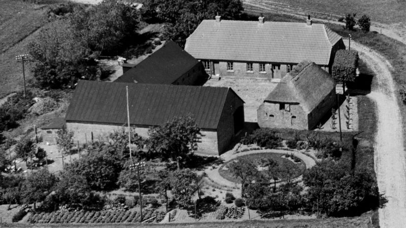 Korupvej 75
1948-1952 Aalborg Luftfoto; Det Kgl. Bibliotek.
http://www.kb.dk/danmarksetfraluften/images/luftfo/2011/maj/luftfoto/object1635185