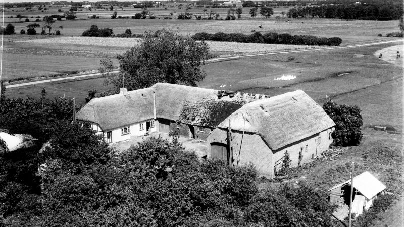 Hos Alma og Charles Lauge Nielsen 1962 Sylvest Jensen Luftfoto;  Det Kgl. Bibliotek http://www.kb.dk/danmarksetfraluften/images/luftfo/2011/maj/luftfoto/object1997958