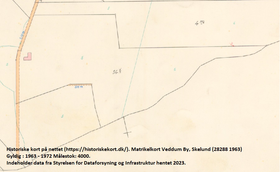 Matr. 14 er udviddet og har betegnelsen 14i. Historiske kort på nettet (https://historiskekort.dk/). Matrikelkort Veddum By, Skelund (28288 1963) Gyldig : 1963 - 1972 Målestok: 4000. Indeholder data fra Styrelsen for Dataforsyning og Infrastruktur hentet 2023.