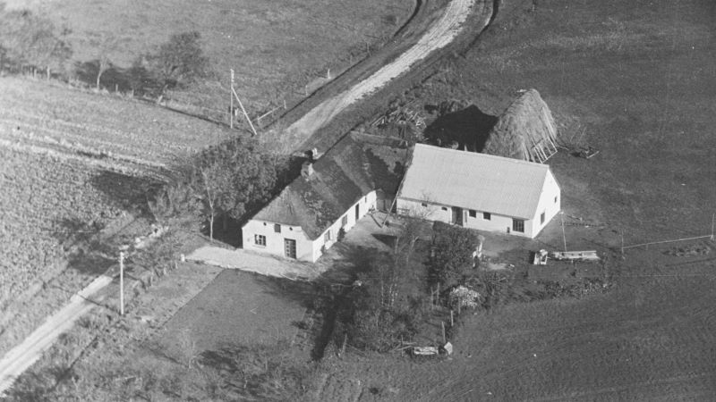 Hos   1948 - 1952 Aalborg Luftfoto;  Det Kgl. Bibliotek http://www5.kb.dk/danmarksetfraluften/images/luftfo/2011/maj/luftfoto/object1642931