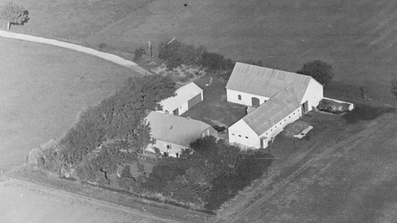 Hos Christian Møller Knudsen 1948 - 1952 Aalborg Luftfoto;  Det Kgl. Bibliotek http://www5.kb.dk/danmarksetfraluften/images/luftfo/2011/maj/luftfoto/object1642958