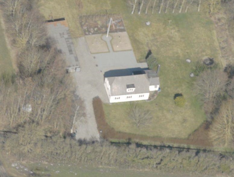 Skråfoto fra Styrelsen for Dataforsyning og Effektivisering, Skråfoto 2017. Hentet 2018. 
https://skraafoto.dataforsyningen.dk/?orientation=north&center=574490.14%2C6293954.56