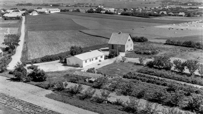 Hos K. E. Brehm 1955 Sylvest Jensen Luftfoto