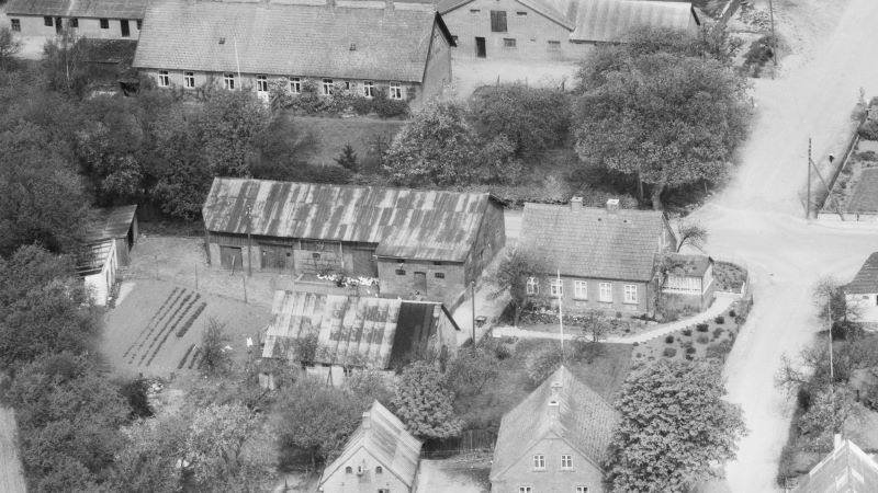 Mosevej 1
1972 Sylvest Jensen Luftfoto; Det Kgl. Bibliotek.
http://www.kb.dk/danmarksetfraluften/images/luftfo/2011/maj/luftfoto/object2029466
