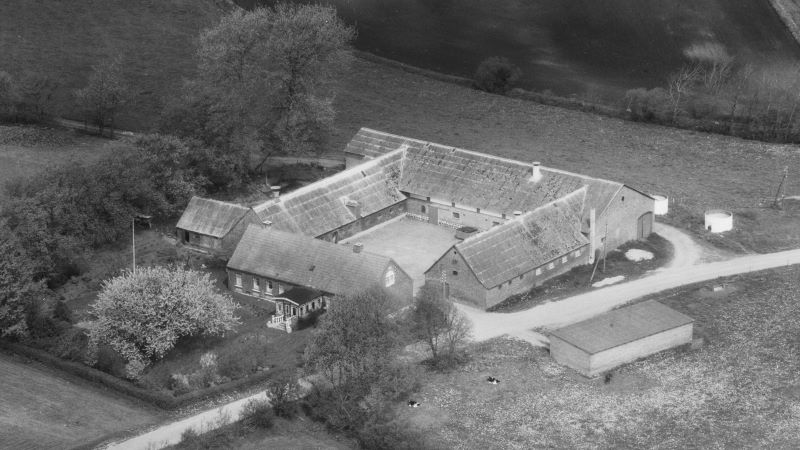 Mosevej 20
1972 Sylvest Jensen Luftfoto; Det Kgl. Bibliotek. http://www.kb.dk/danmarksetfraluften/images/luftfo/2011/maj/luftfoto/object2029636